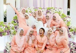 24 Pilihan Warna Baju Bridesmaid Yang Confirm Korang Pesona Peach